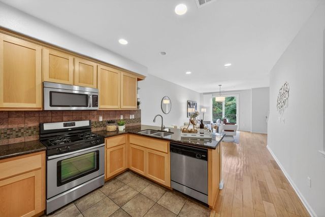 650 Almaden Walk Loop, San Jose, CA 95125