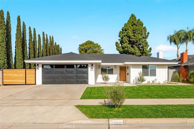 2201 E Oakmont, Orange, CA 92867