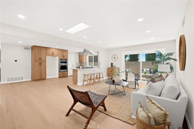 2201 E Oakmont, Orange, CA 92867