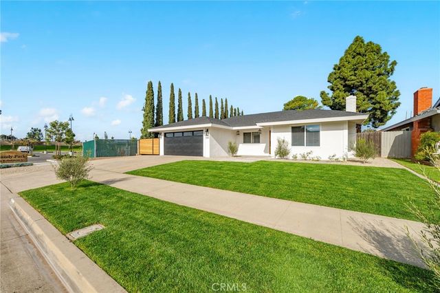 2201 E Oakmont, Orange, CA 92867