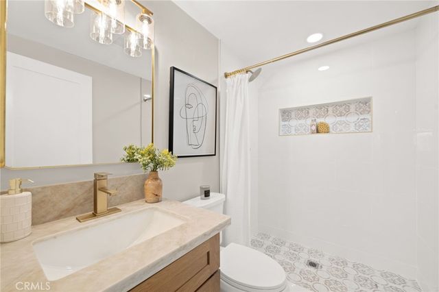 2201 E Oakmont, Orange, CA 92867