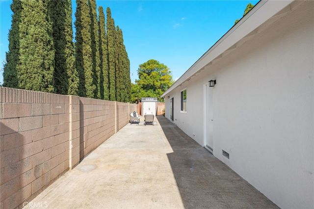 2201 E Oakmont, Orange, CA 92867