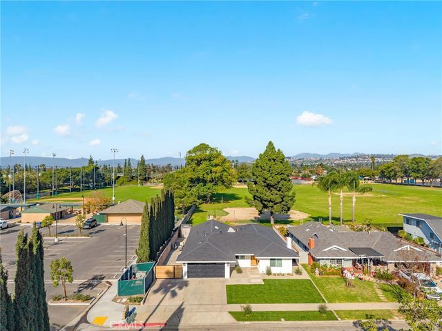2201 E Oakmont, Orange, CA 92867