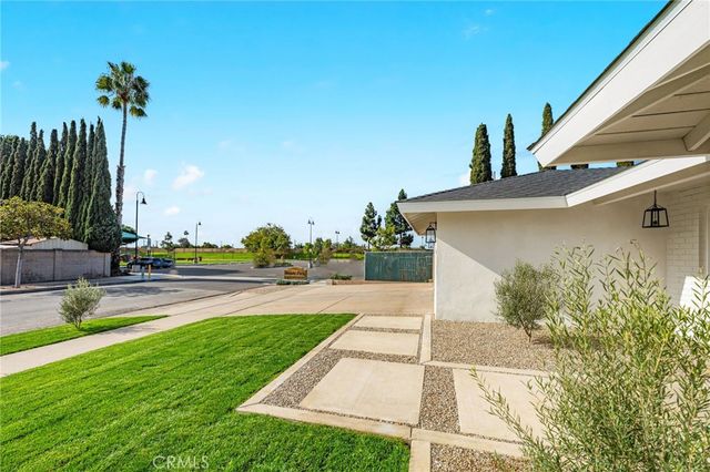 2201 E Oakmont, Orange, CA 92867