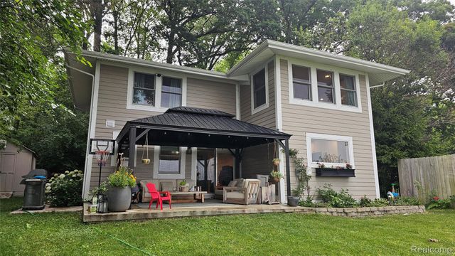 5616 Joslin Lake Drive, Lyndon Township, MI 48137
