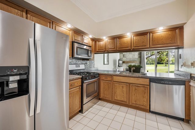 121 Golfview Drive, Glendale Heights, IL 60139
