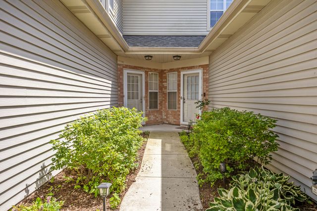 121 Golfview Drive, Glendale Heights, IL 60139