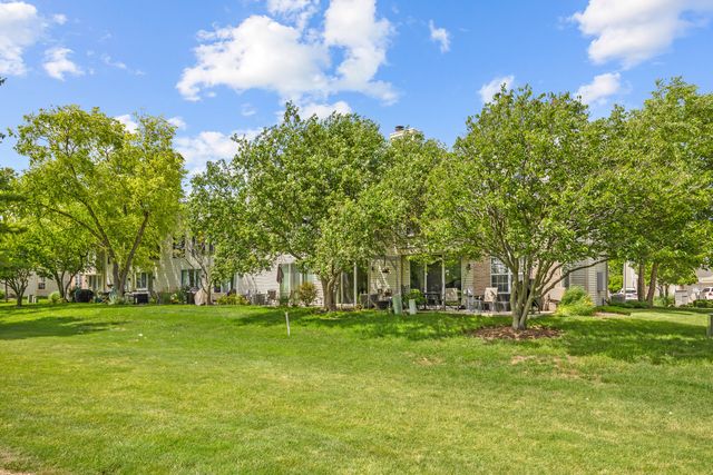 121 Golfview Drive, Glendale Heights, IL 60139