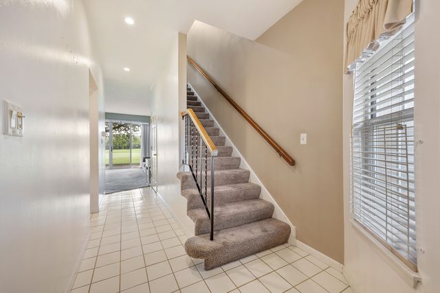121 Golfview Drive, Glendale Heights, IL 60139