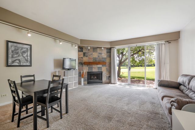 121 Golfview Drive, Glendale Heights, IL 60139