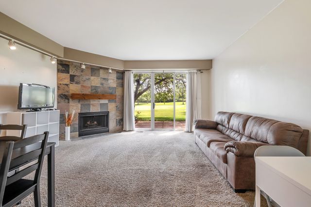 121 Golfview Drive, Glendale Heights, IL 60139