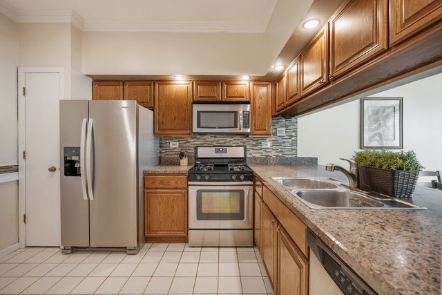 121 Golfview Drive, Glendale Heights, IL 60139
