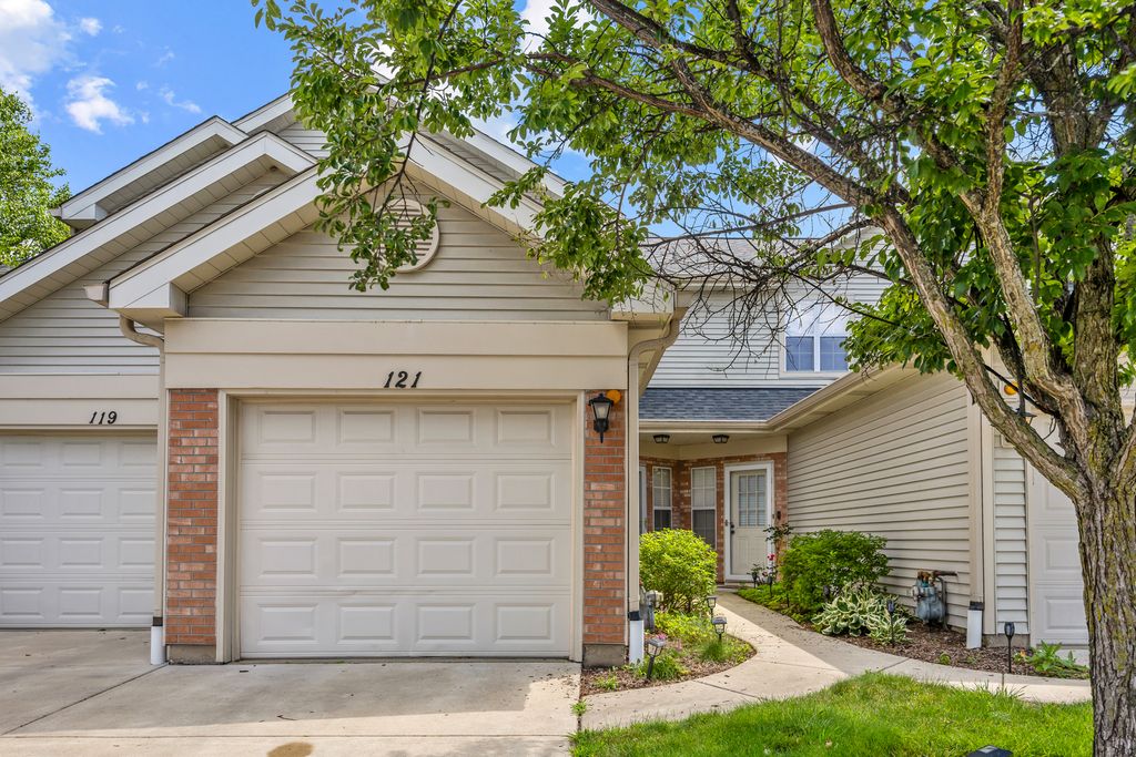 121 Golfview Drive, Glendale Heights, IL 60139