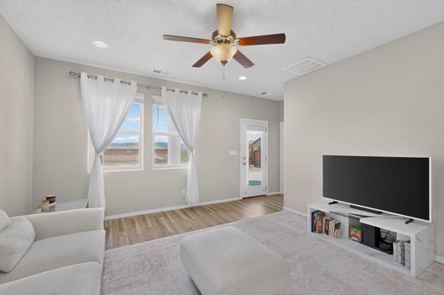 1729 Valle Vista Road NW, Los Lunas, NM 87031