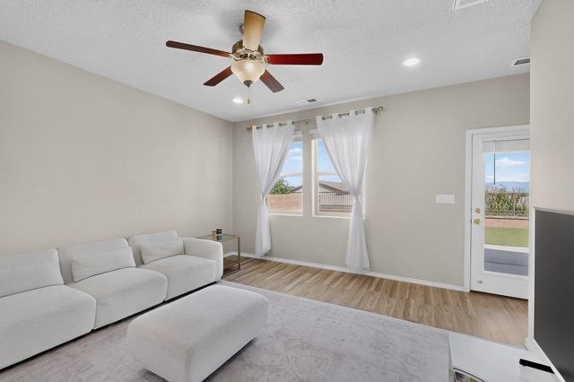 1729 Valle Vista Road NW, Los Lunas, NM 87031