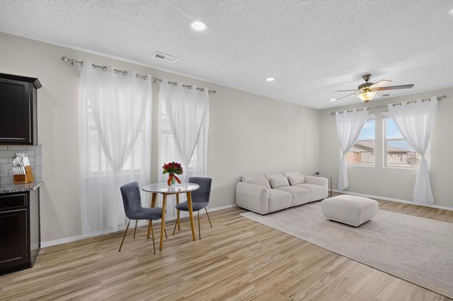 1729 Valle Vista Road NW, Los Lunas, NM 87031