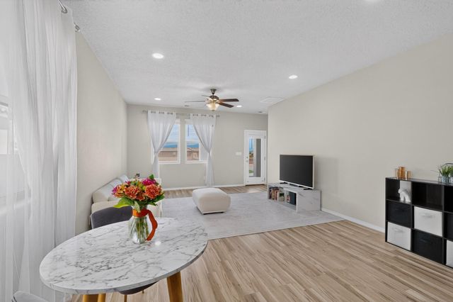 1729 Valle Vista Road NW, Los Lunas, NM 87031