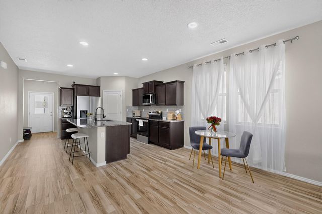 1729 Valle Vista Road NW, Los Lunas, NM 87031
