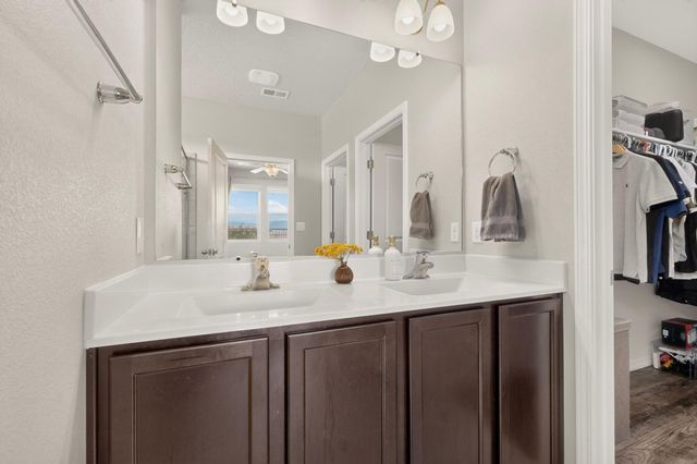 1729 Valle Vista Road NW, Los Lunas, NM 87031