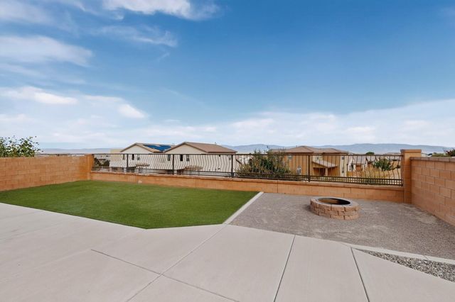1729 Valle Vista Road NW, Los Lunas, NM 87031