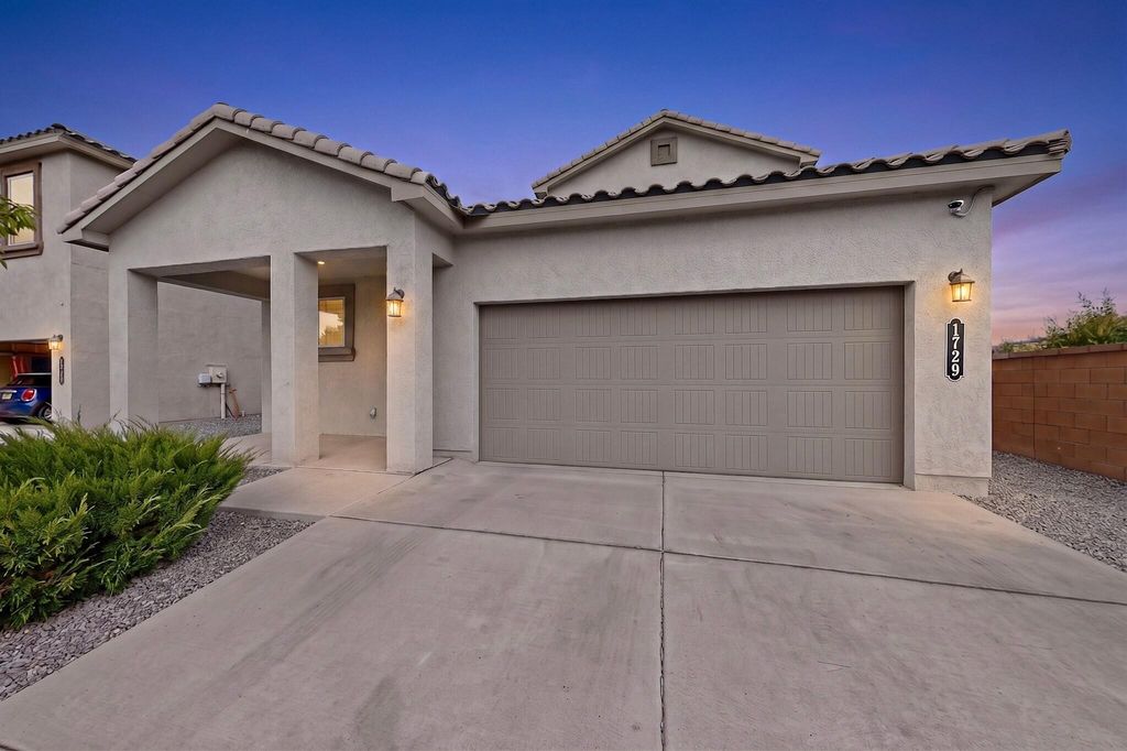 1729 Valle Vista Road NW, Los Lunas, NM 87031