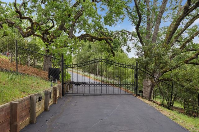 120 Deer Meadow Lane, Portola Valley, CA 94028