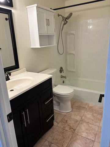 11 King Arthur Drive 2F, East Lyme, CT 06357