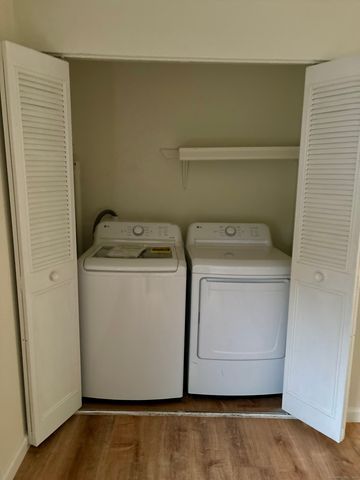 11 King Arthur Drive 2F, East Lyme, CT 06357