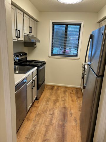 11 King Arthur Drive 2F, East Lyme, CT 06357