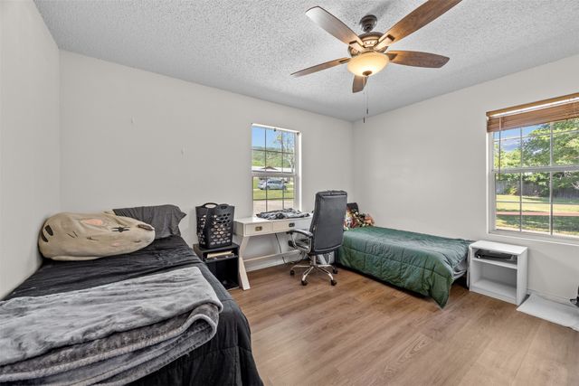 701 N 2nd Street, Cranfills Gap, TX 76637