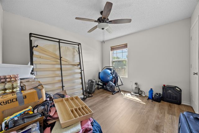 701 N 2nd Street, Cranfills Gap, TX 76637