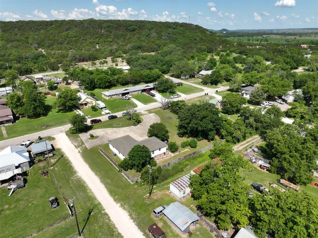 701 N 2nd Street, Cranfills Gap, TX 76637