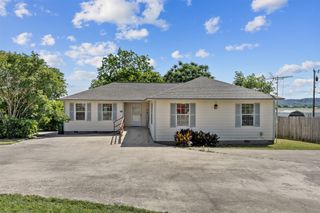 701 N 2nd Street, Cranfills Gap, TX 76637