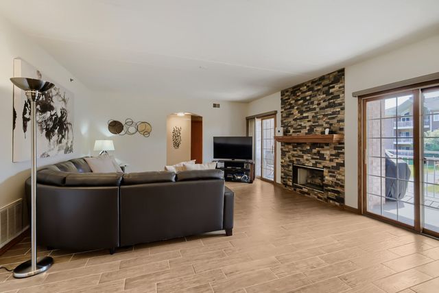 11535 Settlers Pond Way 2C, Orland Park, IL 60467