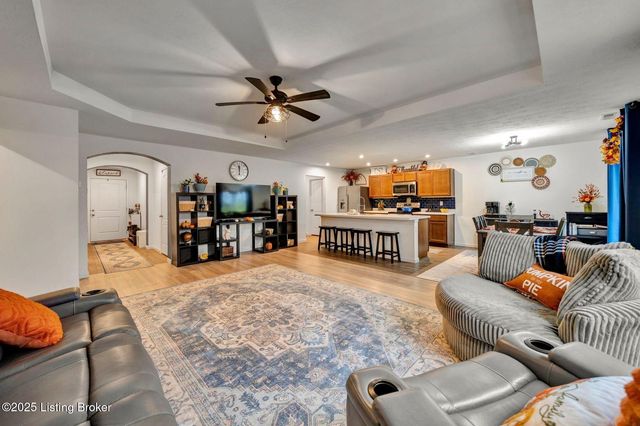 164 Shadow Rock Ct, Shepherdsville, KY 40165