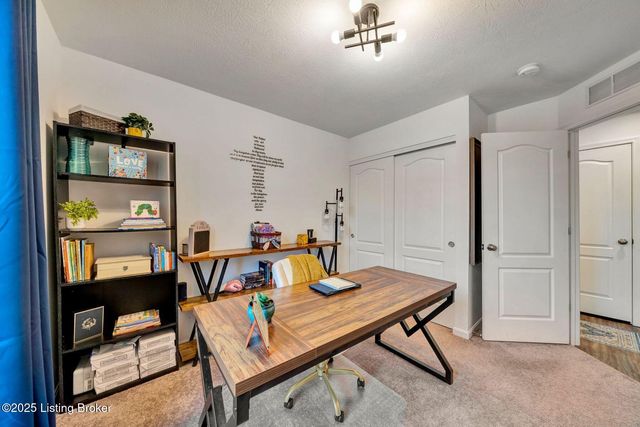 164 Shadow Rock Ct, Shepherdsville, KY 40165