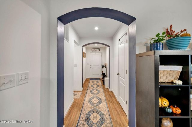 164 Shadow Rock Ct, Shepherdsville, KY 40165