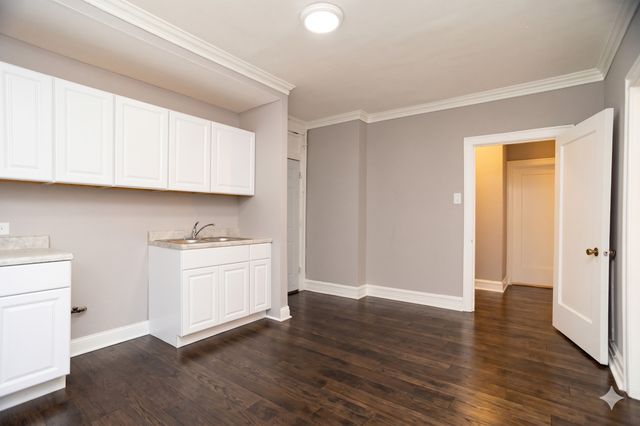 6403 N Bell Avenue 206, Chicago, IL 60645