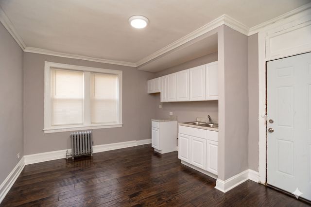 6403 N Bell Avenue 206, Chicago, IL 60645