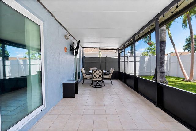 3 Meriden Way, Boynton Beach, FL 33426