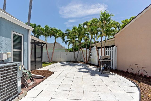 3 Meriden Way, Boynton Beach, FL 33426