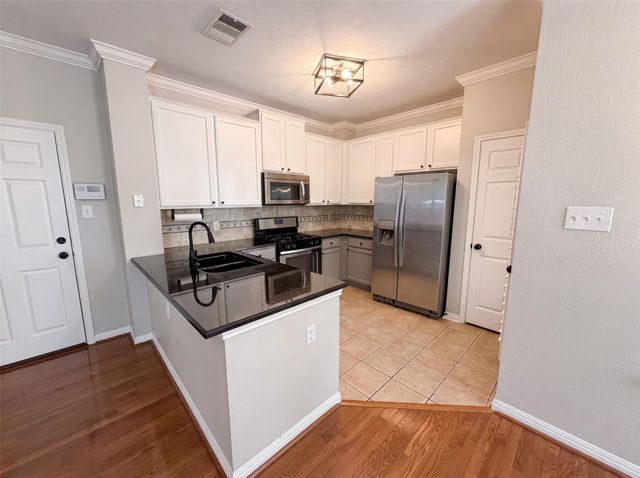8518 Cahill DR 19, Austin, TX 78729