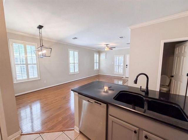 8518 Cahill DR 19, Austin, TX 78729