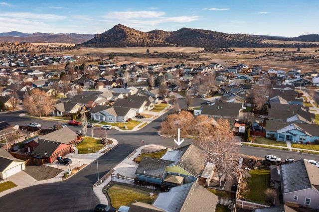 692 NE Fieldstone Lane, Prineville, OR 97754