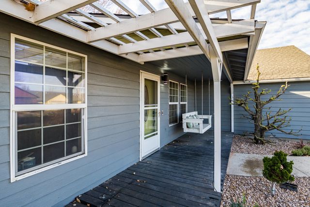 692 NE Fieldstone Lane, Prineville, OR 97754