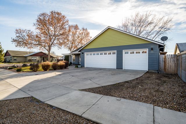 692 NE Fieldstone Lane, Prineville, OR 97754