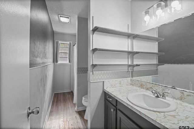 220 An County Road 3732, Palestine, TX 75801