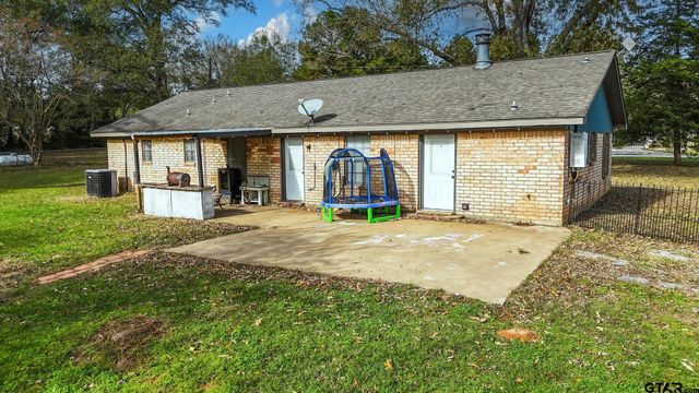 220 An County Road 3732, Palestine, TX 75801