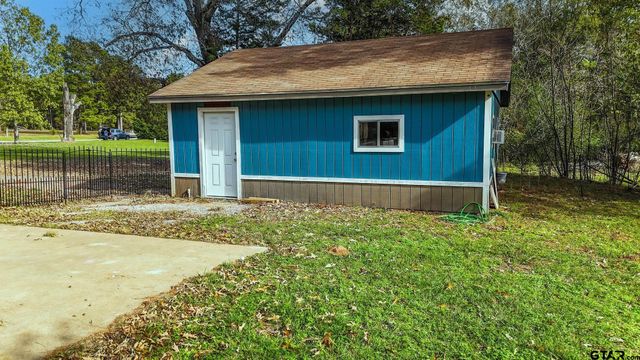 220 An County Road 3732, Palestine, TX 75801