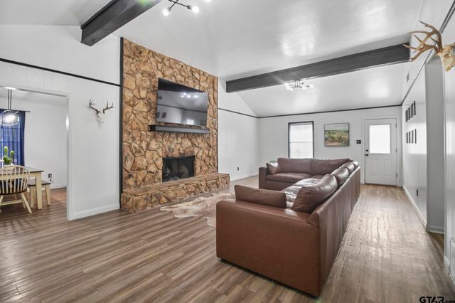 220 An County Road 3732, Palestine, TX 75801